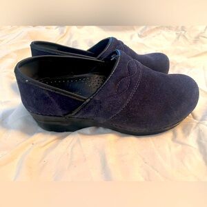 LANDS END NAVY SUEDE CLOGS - SZ 6 - GOOD USED CONDITION